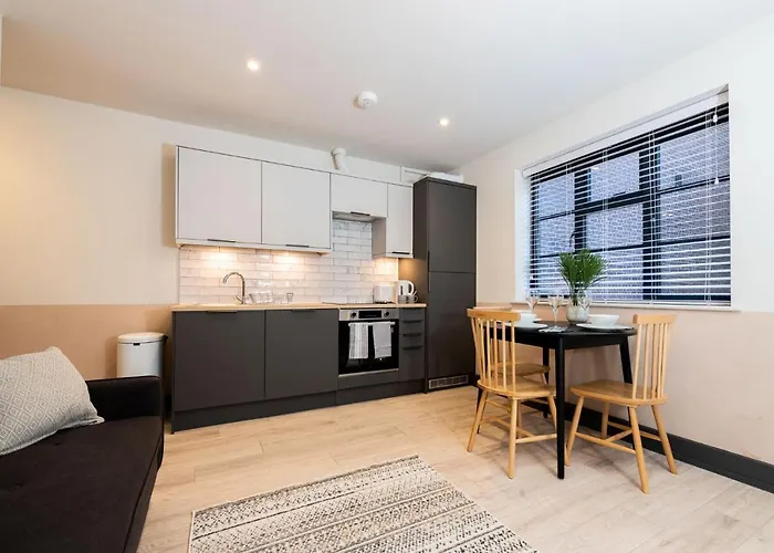 1 Castle Mews
