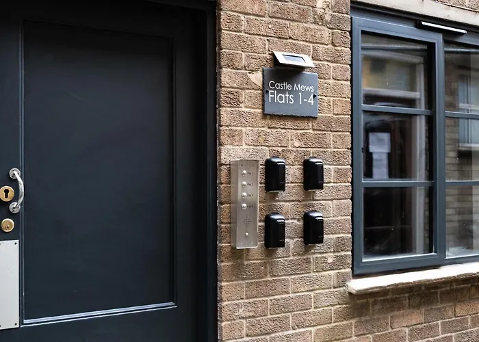 1 Castle Mews